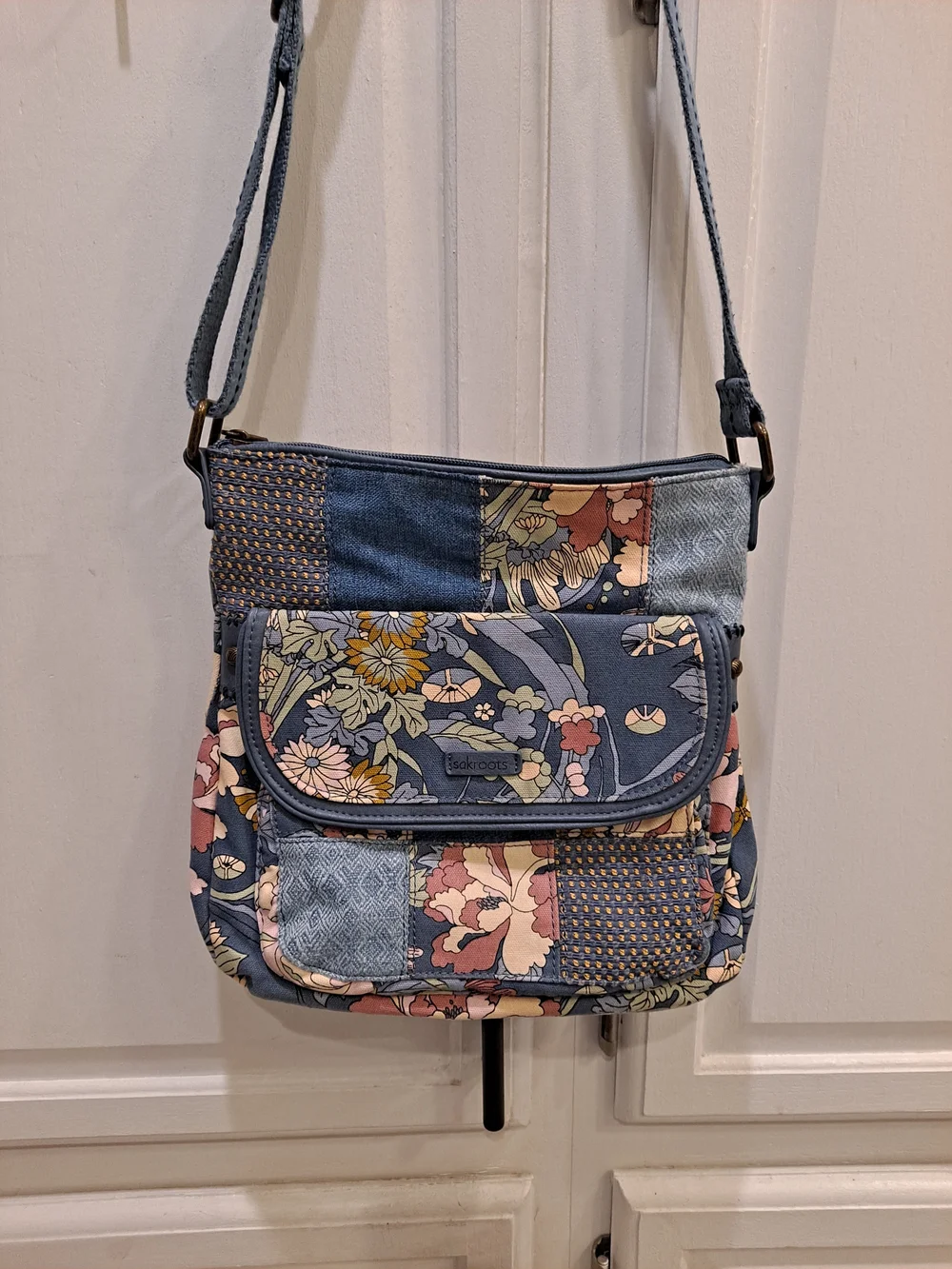 Sakroots Artist Circle Blue Floral Patchwork Cotton Crossbody Multicolor Accents - Picture 1 of 16